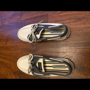WOMEN’S SPERRY DOCKSIDERS